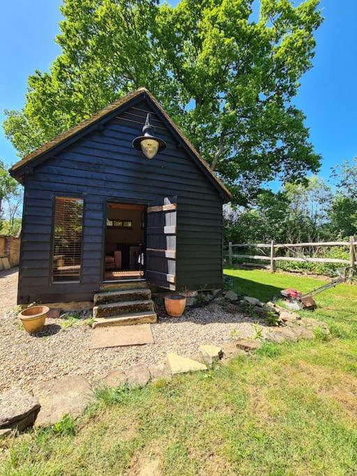 Gatwick Hideout Apartamento Charlwood Exterior foto