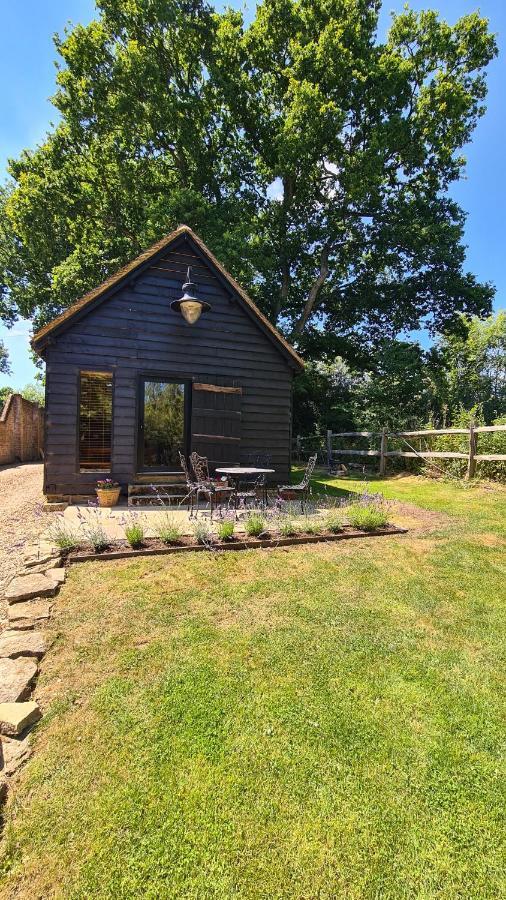 Gatwick Hideout Apartamento Charlwood Exterior foto